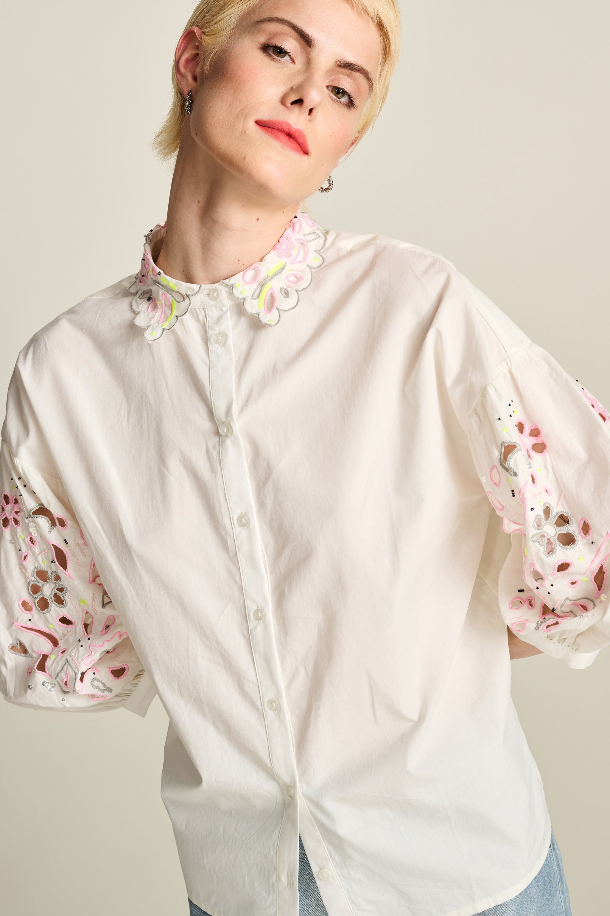 Valentina / blooming embroidery blouse (NAVY×NAVY / WHITE